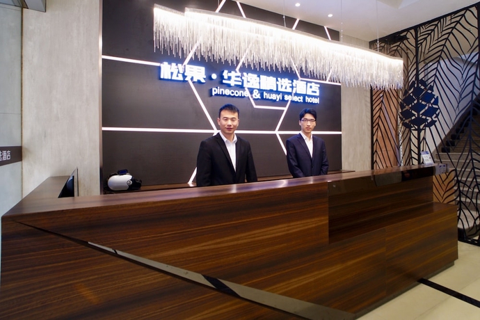 Imagen de los interiores del Hotel Guangzhou Pinecone and Huayi Select. Foto 18