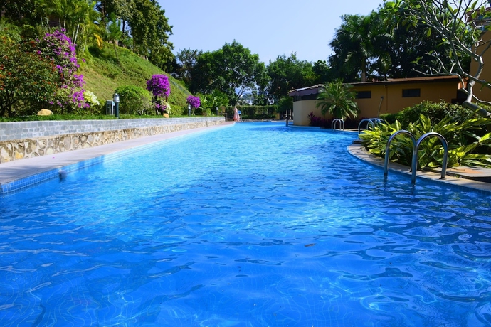 Imagen de la piscina del Hotel Guangzhou Valley View Hotspring Resort. Foto 13