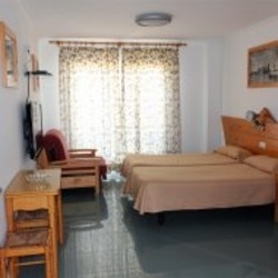 Imagen de la habitación del Hotel Guaquin Apartments. Foto 3
