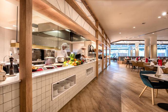 Imagen del bar/restaurante del Hotel Guayarmina Princess - Adults Only. Foto 5