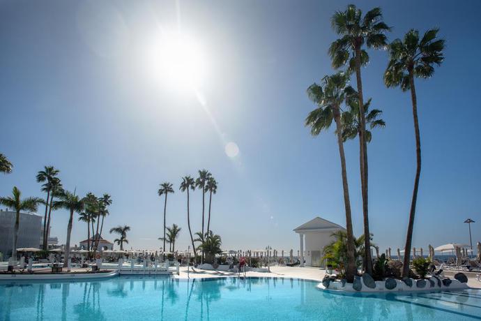 Imagen de la piscina del Hotel Guayarmina Princess - Adults Only. Foto 30