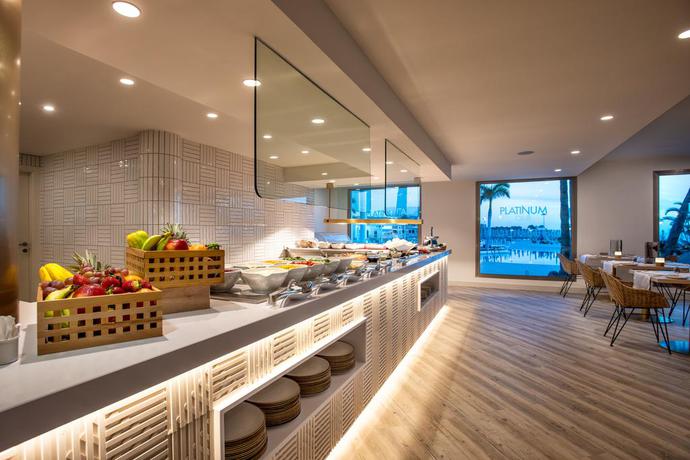 Imagen del bar/restaurante del Hotel Guayarmina Princess - Adults Only. Foto 8