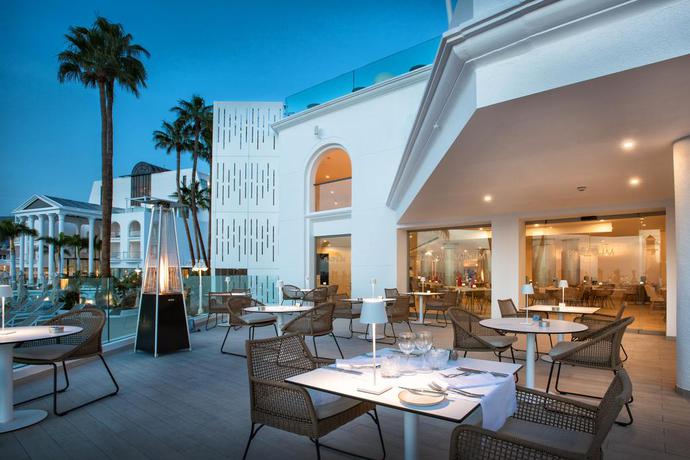 Imagen del bar/restaurante del Hotel Guayarmina Princess - Adults Only. Foto 9