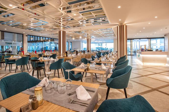 Imagen del bar/restaurante del Hotel Guayarmina Princess - Adults Only. Foto 13