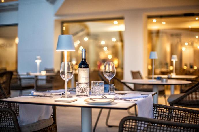 Imagen del bar/restaurante del Hotel Guayarmina Princess - Adults Only. Foto 15