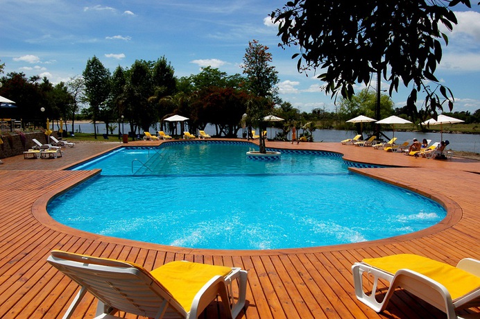 Imagen de la piscina del Hotel Guayra. Foto 11