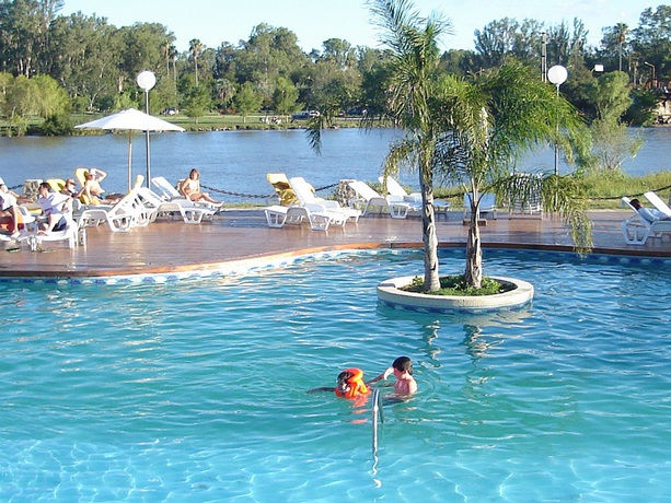 Imagen de los exteriores del Hotel Guayra. Foto 9