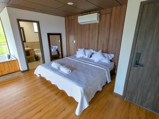 Imagen de la habitación del Hotel Guayupes de Aventura. Foto 19