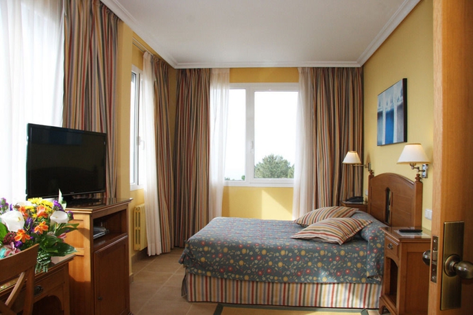 Imagen de la habitación del Hotel Gudamendi. Foto 6