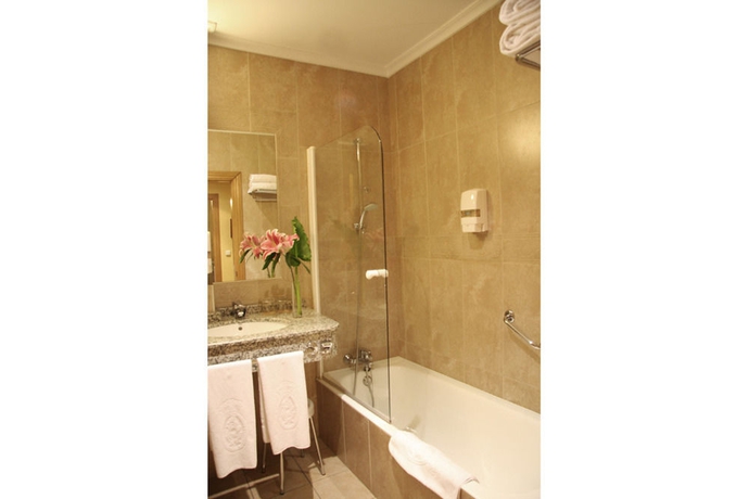 Imagen de la habitación del Hotel Gudamendi. Foto 7