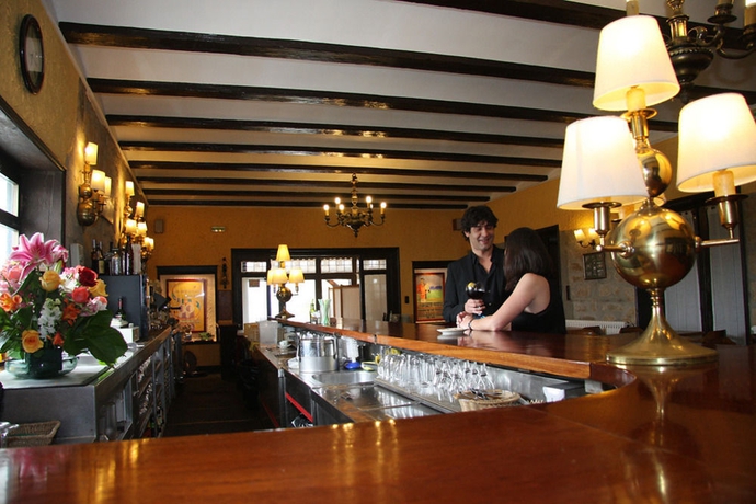 Imagen del bar/restaurante del Hotel Gudamendi. Foto 4