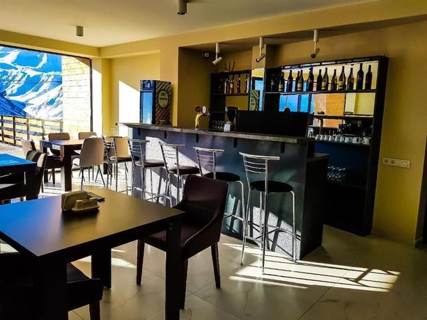 Imagen del bar/restaurante del Hotel Gudauri Diamond. Foto 1