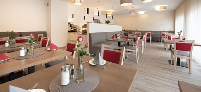 Imagen del bar/restaurante del Hotel Gudrun. Foto 2
