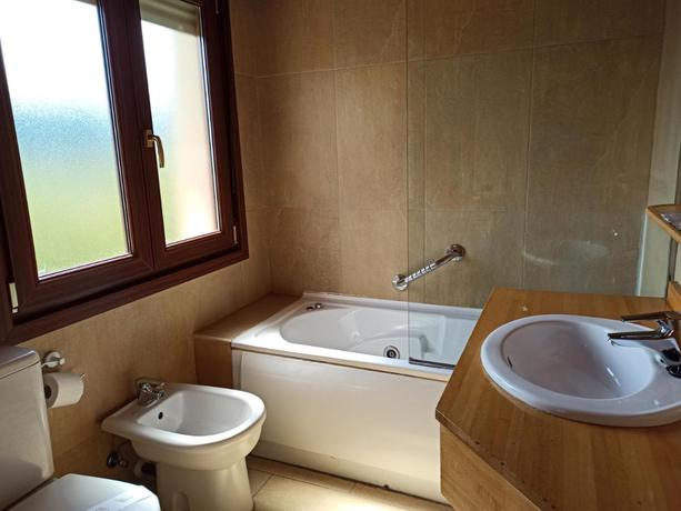 Imagen de la habitación del Hotel Gue&ntilde;es. Foto 3