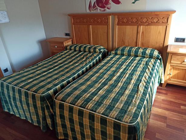 Imagen de la habitación del Hotel Gue&ntilde;es. Foto 4