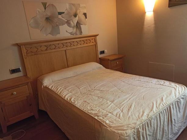 Imagen de la habitación del Hotel Gue&ntilde;es. Foto 7