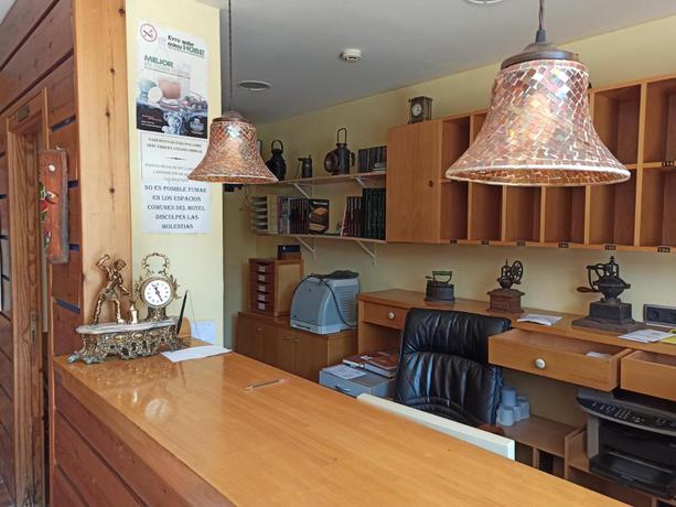 Imagen de los interiores del Hotel Gue&ntilde;es. Foto 10