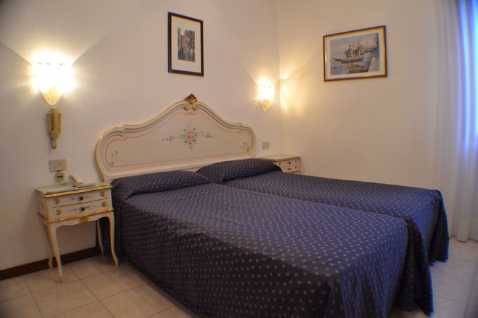 Imagen de la habitación del Hotel Guerrini, Venecia. Foto 6