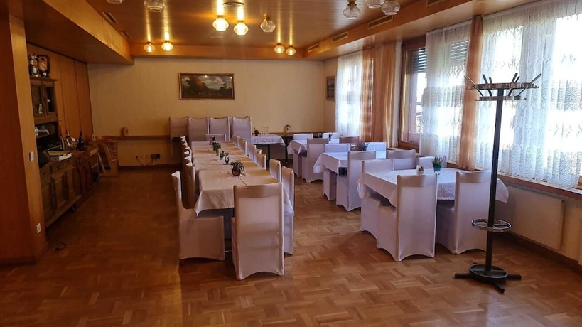 Imagen del bar/restaurante del Hotel Guest House. Foto 10