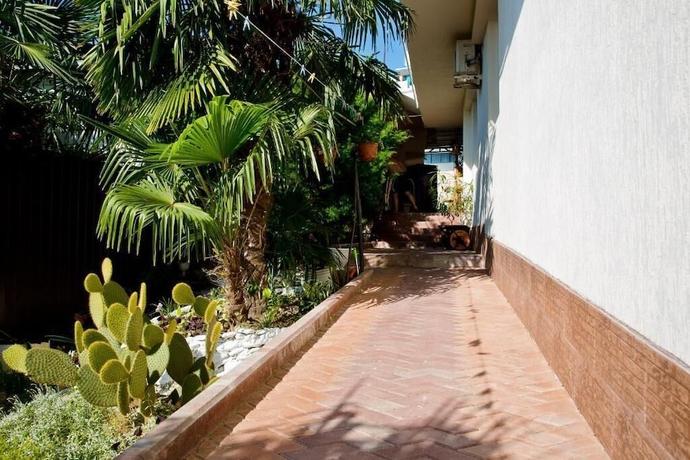 Imagen de los exteriores del Hotel Guest House Galina. Foto 9