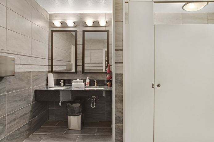Imagen de los interiores del Hotel Guest House Inn And Suites. Foto 18