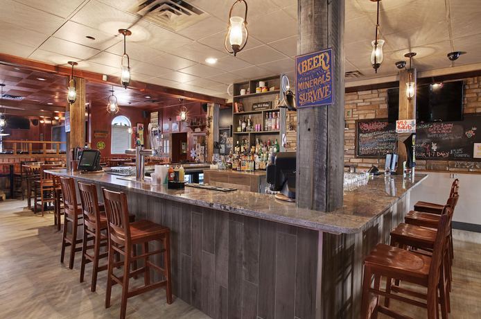 Imagen del bar/restaurante del Hotel Guest House Inn And Suites. Foto 3