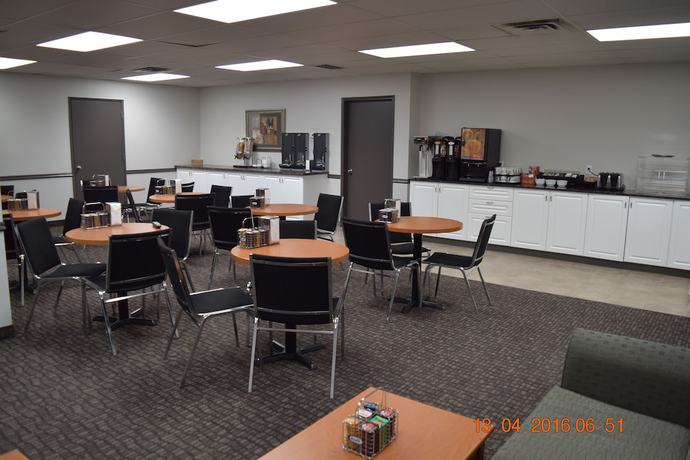 Imagen del bar/restaurante del Hotel Guest House Inn And Suites. Foto 4