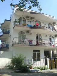 Imagen general del Hotel Guest House Irina, Loo. Foto 2