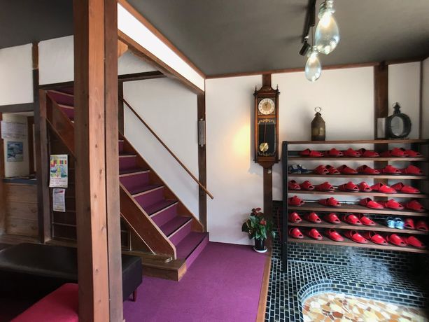 Imagen del bar/restaurante del Hotel Guest House LAMP Iki - Hostel. Foto 2