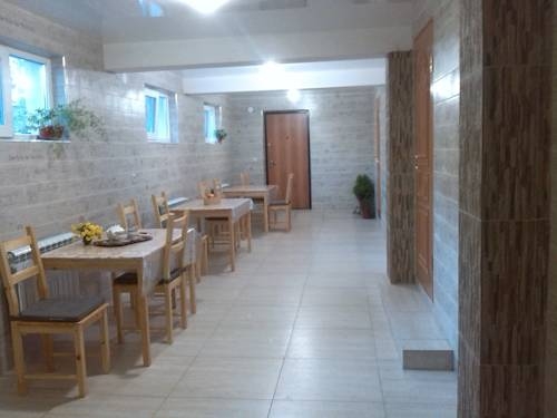 Imagen del bar/restaurante del Hotel Guest House On Festivalnaya. Foto 2