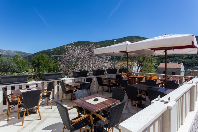 Imagen del bar/restaurante del Hotel Guest House Rosa Bianca. Foto 2