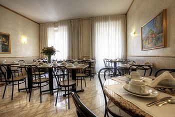 Imagen del bar/restaurante del Hotel Guest House Sallustiano. Foto 3