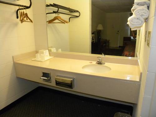 Imagen de la habitación del Hotel Guest Inn, Rogers. Foto 10