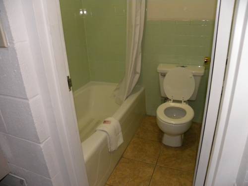 Imagen de la habitación del Hotel Guest Inn, Rogers. Foto 11