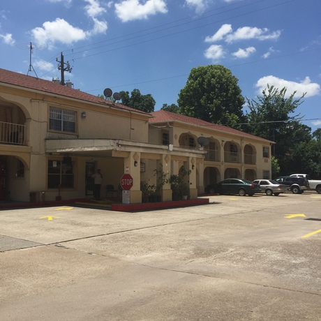 Imagen de los exteriores del Hotel Guest Inn and Suites. Foto 13
