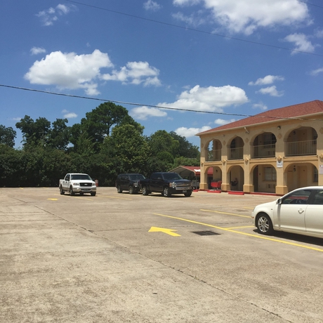 Imagen de los exteriores del Hotel Guest Inn and Suites. Foto 14
