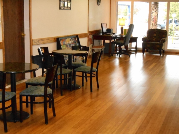 Imagen del bar/restaurante del Hotel GuestHouse Inn and Suites Eugene Springfield. Foto 3