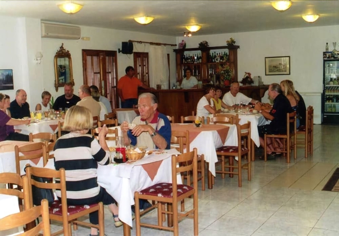 Imagen del bar/restaurante del Hotel Guesthouse Arsenis. Foto 4