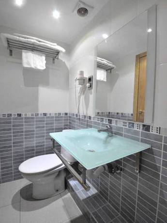 Imagen de la habitación del Hotel Guesthouse Barcelona Gotic. Foto 12