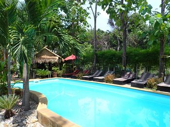 Imagen de la piscina del Hotel Guesthouse Liam's Suan Dok Mai. Foto 11