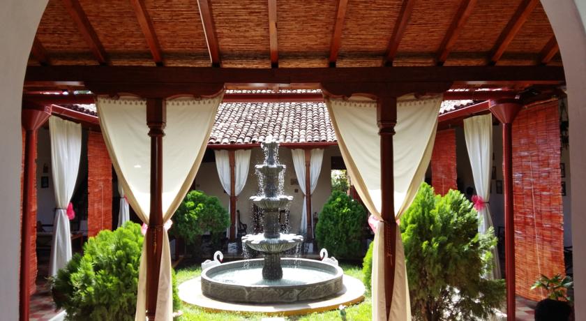 Imagen de los interiores del Hotel Guesthouse Los Corredores Del Castillo. Foto 7