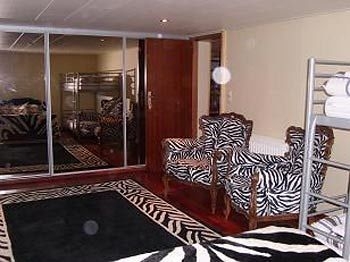 Imagen de los interiores del Hotel Guesthouse Y Housing Oh Là Là Mosae. Foto 4