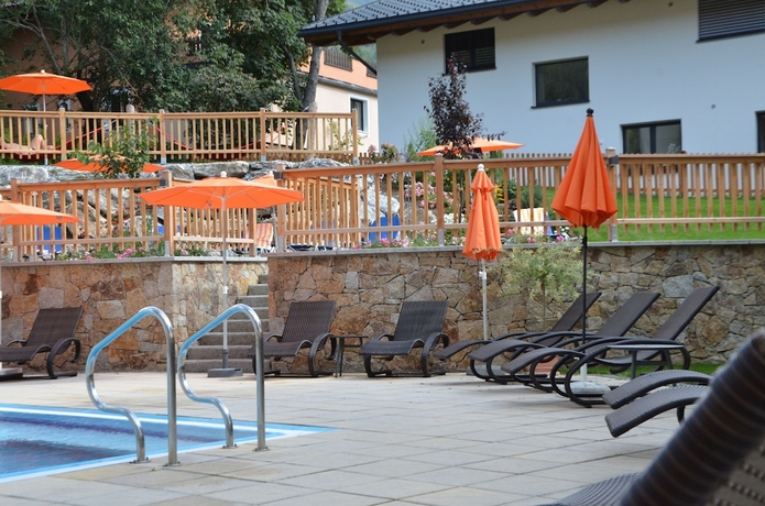 Imagen de la piscina del Hotel Guggenberger. Foto 17