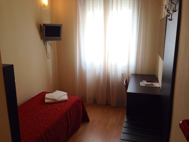 Imagen de la habitación del Hotel Guidi. Foto 7