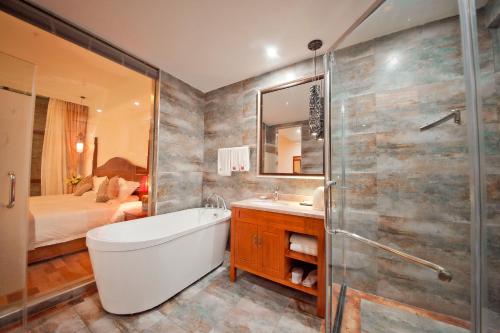 Imagen de la habitación del Hotel Guilin Crystal Crescent Moon. Foto 6