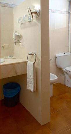 Imagen de la habitación del Hotel Guillem. Foto 16