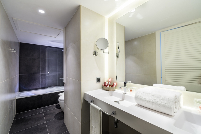 Imagen de la habitación del Hotel Guitart Grand Passage. Foto 9