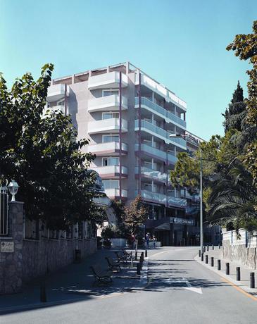 Imagen de los exteriores del Hotel Guitart Park III. Foto 6