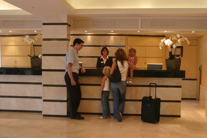 Imagen de los interiores del Hotel Guitart Park III. Foto 7
