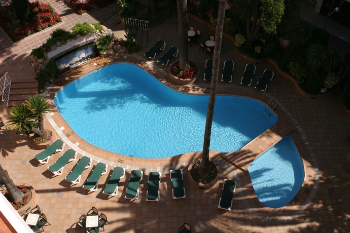 Imagen de la piscina del Hotel Guitart Rosa. Foto 7